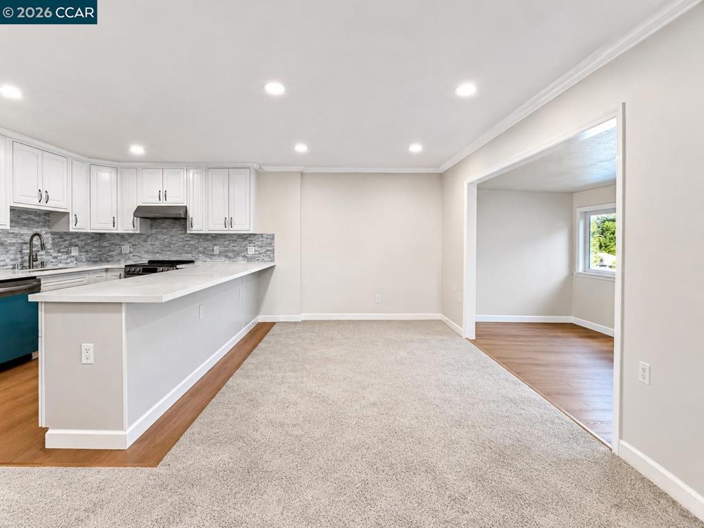 1208 Skycrest Drive 5