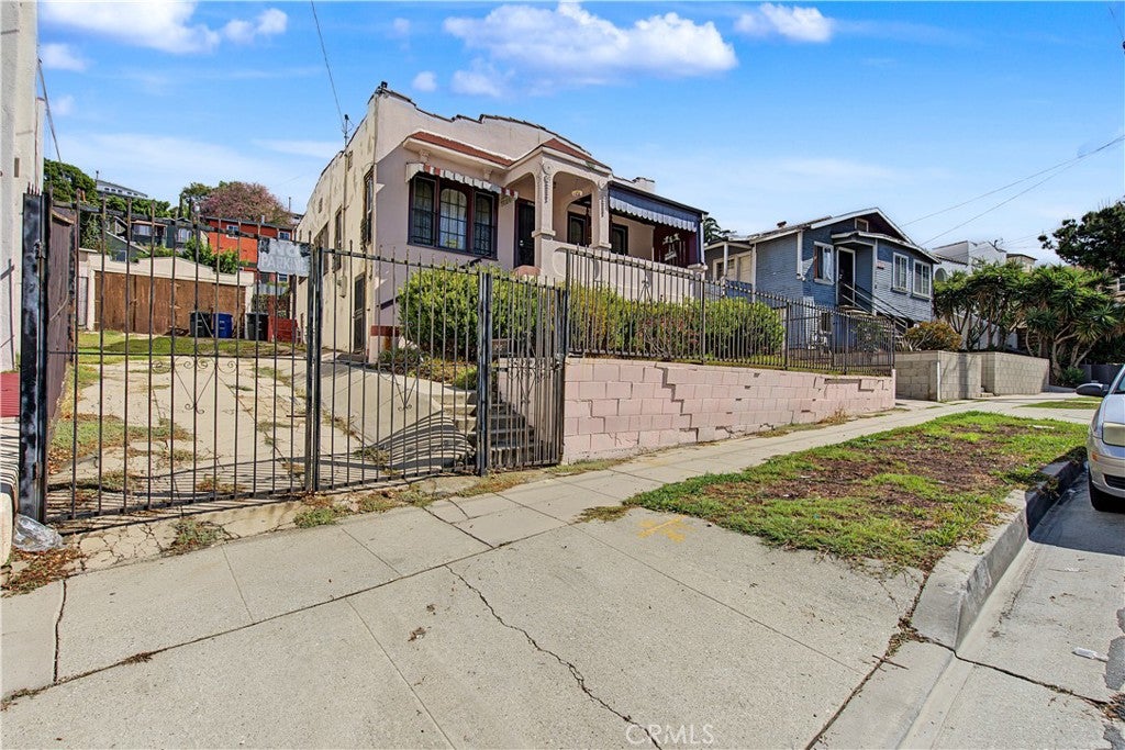 1040 N Townsend Avenue