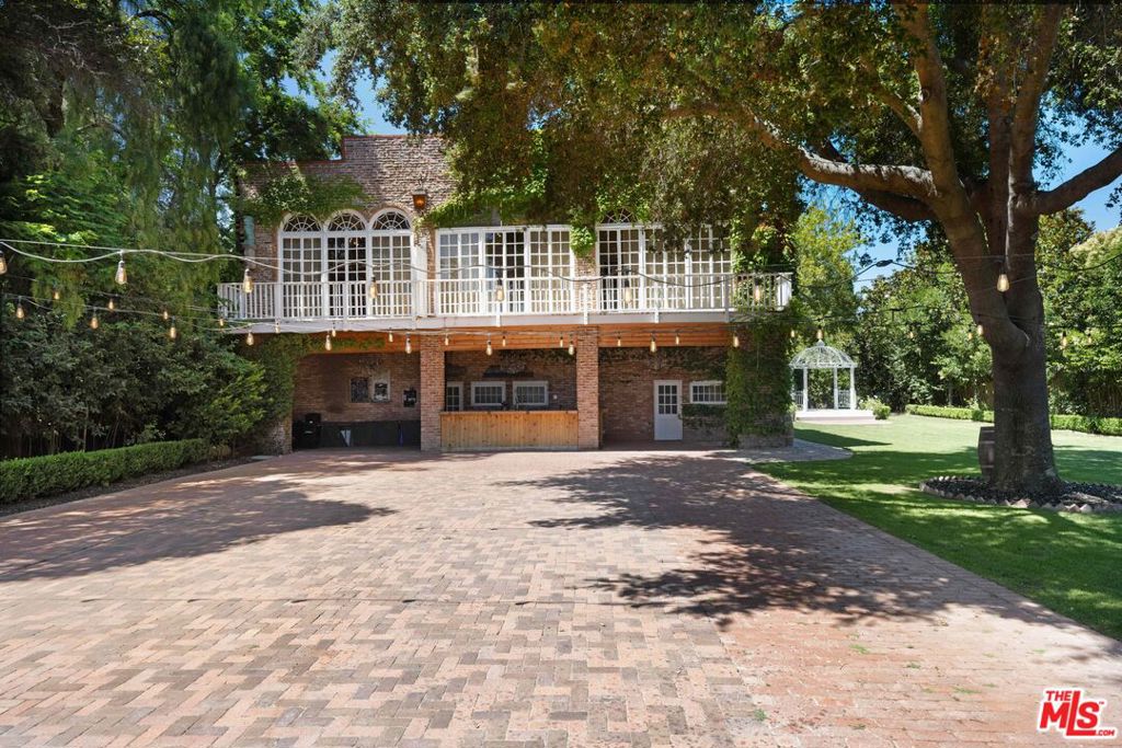 362 Bell Street