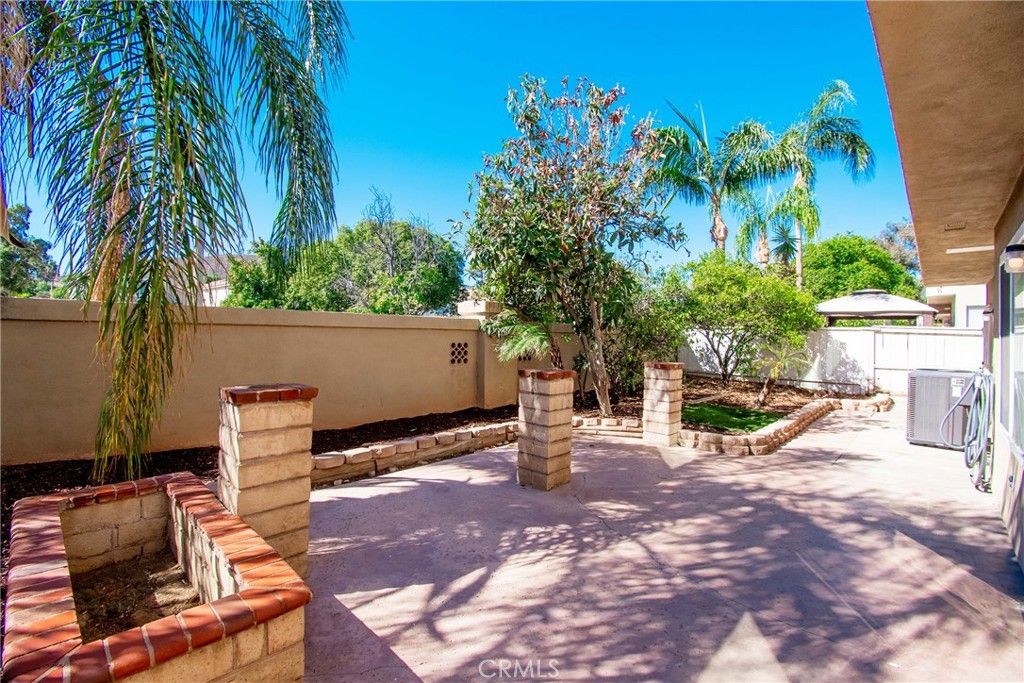 Photo of 800 Vista Real St, Corona, CA 92879 (MLS # CV25243146)