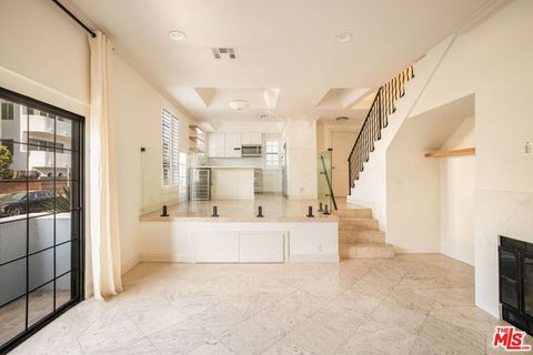 Photo of 36 Navy Street #1, Venice, CA 90291 (MLS # 25616995)