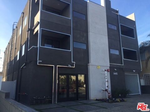 Photo of 1445 S FAIRFAX Avenue #3, Los Angeles, CA 90019 (MLS # 25597265)