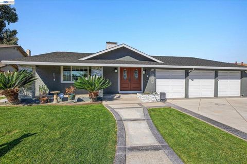 Photo of 1223 Aberdeen Ave Ave, Livermore, CA 94550 (MLS # 41128323)