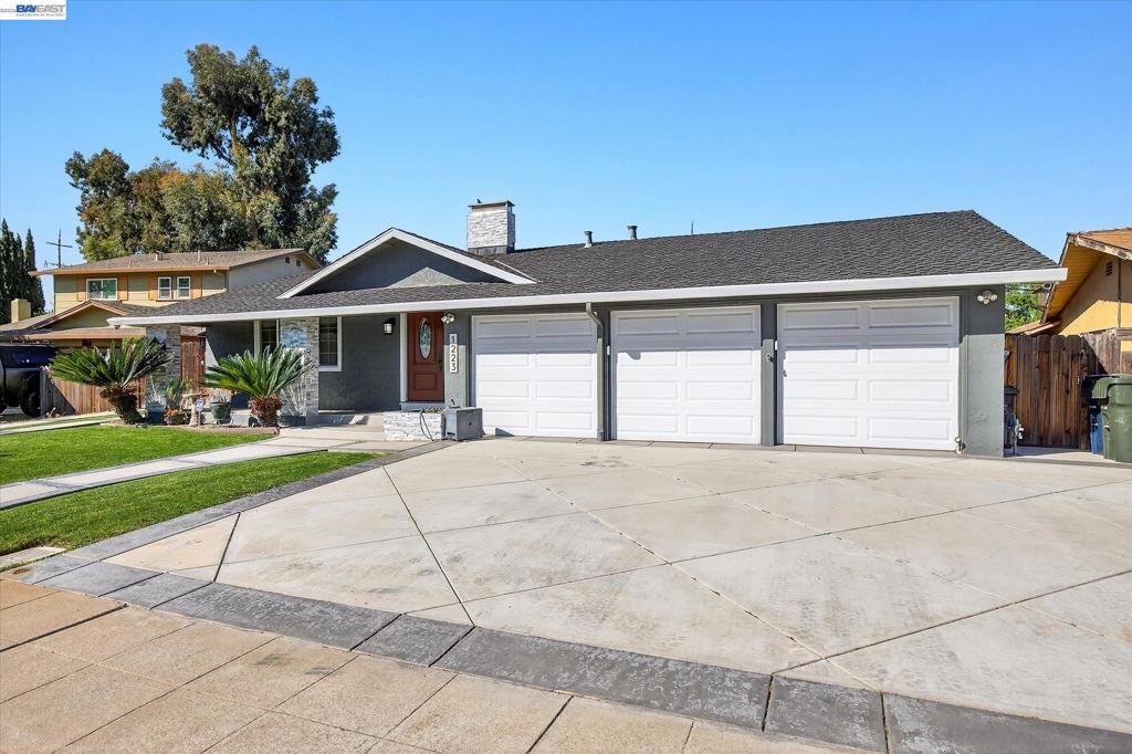 Photo of 1223 Aberdeen Ave Ave, Livermore, CA 94550 (MLS # 41128323)