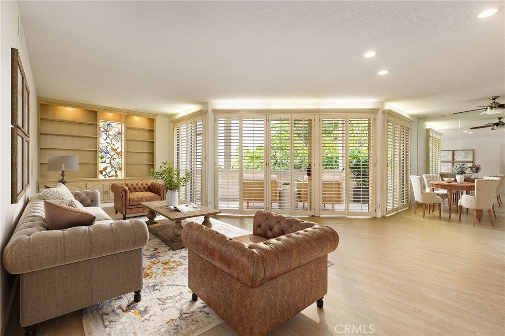 Photo of 5216 Yarmouth Avenue AVE #105, Encino, CA 91316 (MLS # SR26175817)