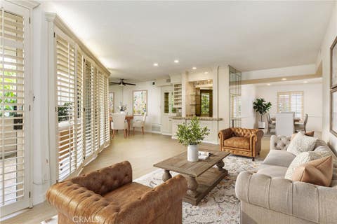 Photo of 5216 Yarmouth Avenue AVE #105, Encino, CA 91316 (MLS # SR26175817)