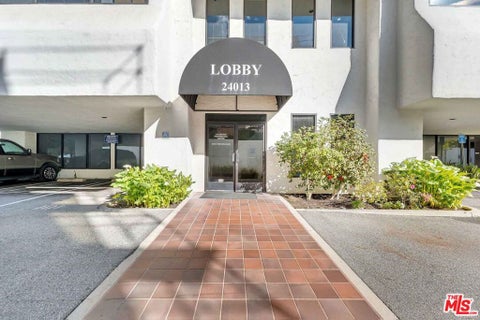 Photo of 24013 Ventura Blvd BLVD #201, Calabasas, CA 91302 (MLS # 26988515)