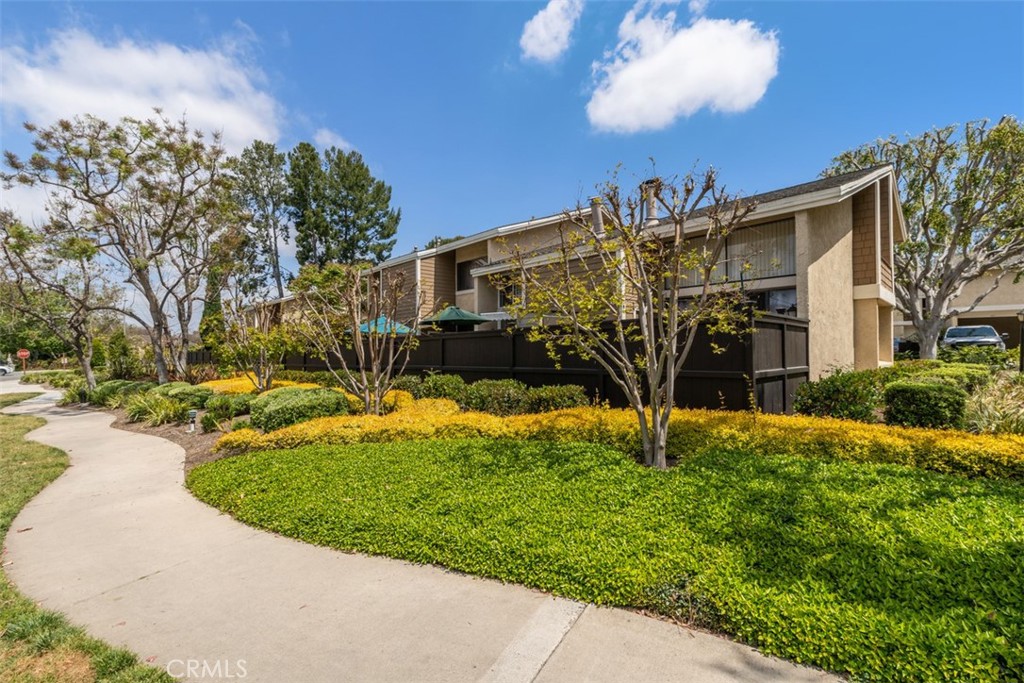 26 Lakepines