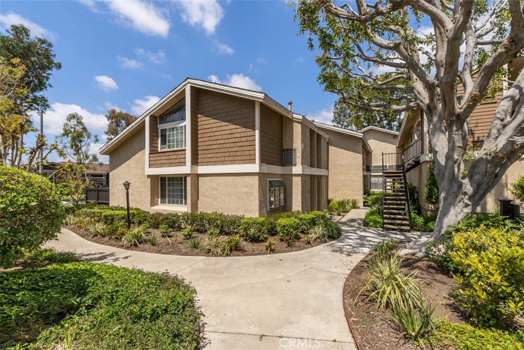 26 Lakepines