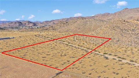 Photo of 14323 Fairview Valley RD, Apple Valley, CA 92307 (MLS # HD26115536)