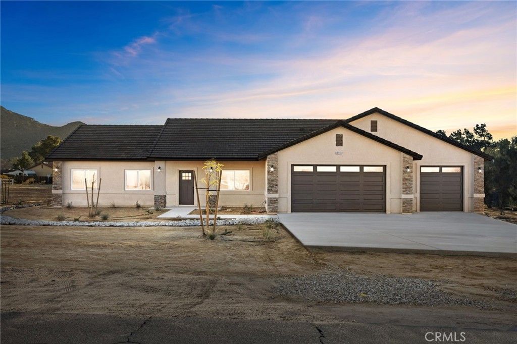 Photo of 15995 Venango Road, Apple Valley, CA 92307 (MLS # HD26011300)