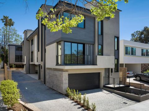 Photo of 506 N Sycamore Avenue, Los Angeles, CA 90036 (MLS # P1-26385)