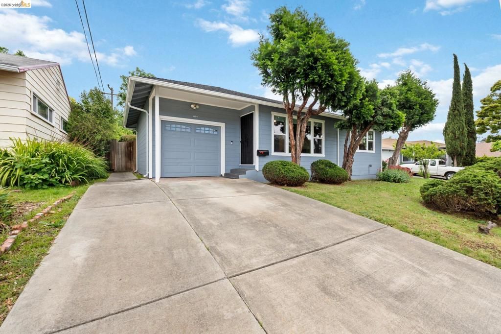 Photo of 1024 Atherton St St, Vallejo, CA 94590 (MLS # 41131179)