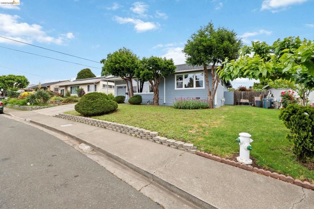 Photo of 1024 Atherton St St, Vallejo, CA 94590 (MLS # 41131179)