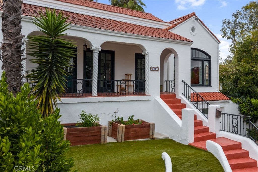 2037 Holly Hill Ter, Los Angeles CA 90068