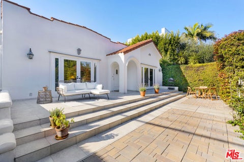 Photo of 801 N Laurel Avenue, Los Angeles, CA 90046 (MLS # 26855445)