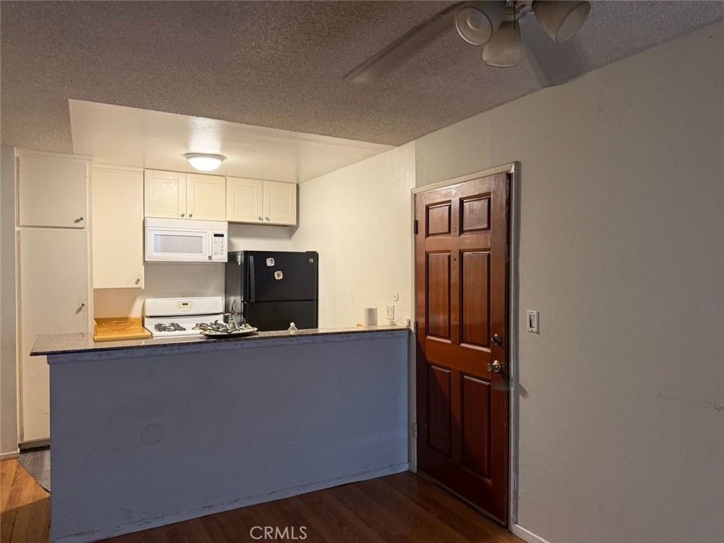 Photo of 18645 Hatteras Street #187, Tarzana, CA 91356 (MLS # SR25214139)