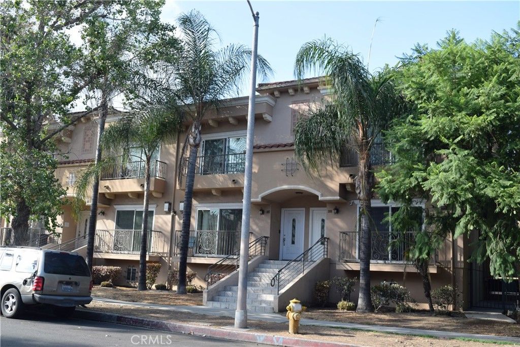 Photo of 13629 #108 Wyandotte St, Van Nuys, CA 91405 (MLS # IG25228489)