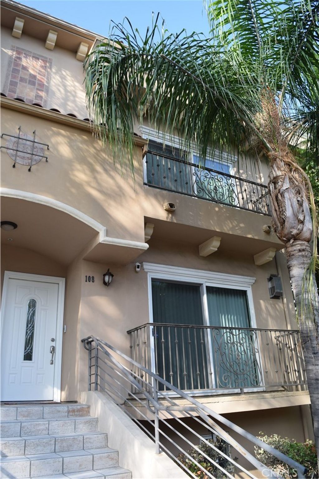 Photo of 13629 #108 Wyandotte St, Van Nuys, CA 91405 (MLS # IG25228489)