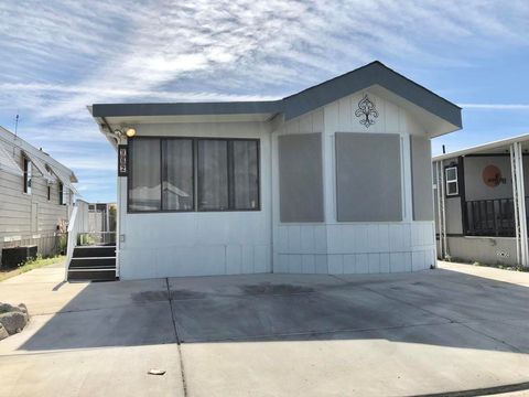 Photo of 74711 Dillon Rd Spc 962 Rd, Desert Hot Springs, CA 92241 (MLS # 219143276DA)