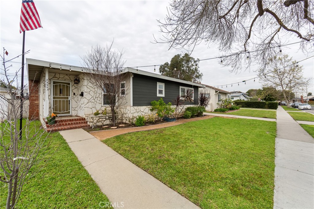 2335 Carfax Avenue