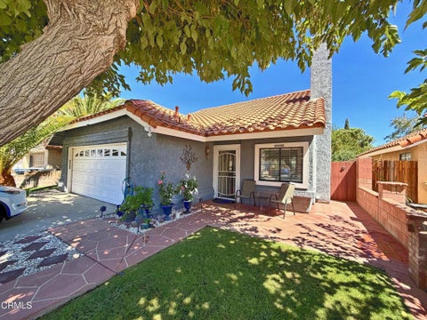 Photo of 37724 Barrinson Street, Palmdale, CA 93550 (MLS # V1-38736)