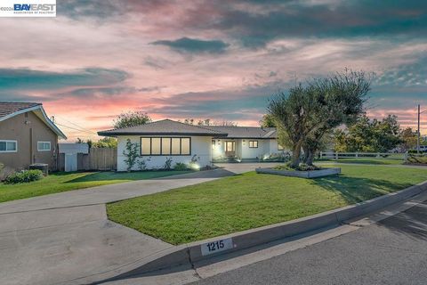 Photo of 1215 Wardman Dr Dr, Brea, CA 92821 (MLS # 41126333)