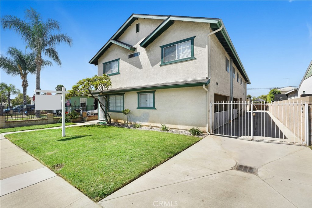 For Rent – Montebello
Located in one of Montebello’s friendly, family-oriented neighborhoods, this two-story home features 3 bedrooms and 2 full bathrooms. The property has been nicely remodeled with fresh new carpet, creating a warm and comfortable atmosphere. Enjoy the new beautiful kitchen with white counters.
Upstairs, you’ll find all three bedrooms along with one bathroom. The spacious living room downstairs is filled with natural light, perfect for relaxing or entertaining.
Additional features include:
Shared washer and dryer for your convenience
Two-car garage with gated entry
Small courtyard area, ideal for relaxing outdoors
Conveniently located near freeways, public transportation, and shopping centers