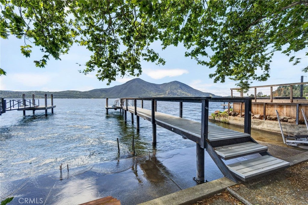 11421 Lakeshore