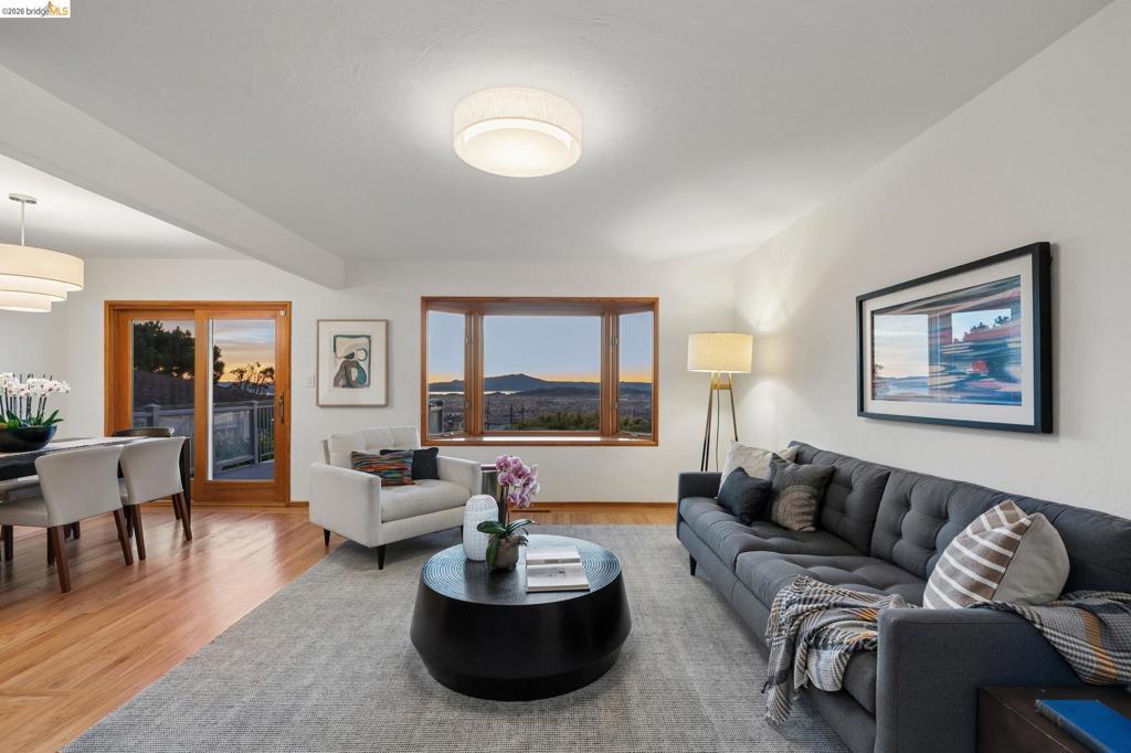 2729 2729 Del Monte Ave