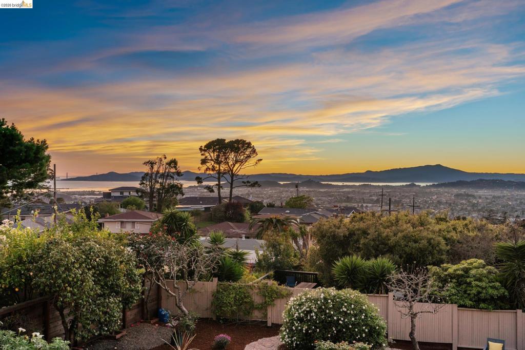 2729 2729 Del Monte Ave