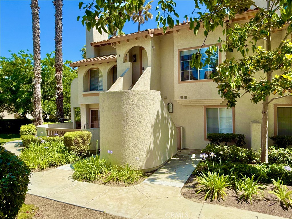 Updated & Move-In Ready in Beautiful Briosa Location!
Enjoy tree-top views from your private balcony in this beautifully updated 2-level condo. Features include a spacious open floor plan, high ceilings, skylight, and new carpet throughout. The modern kitchen offers quartz countertops / backsplash, new stainless steel appliances, soft-close cabinets, and an RO water filtration system.
The primary suite includes a walk-in closet with organizer, double vanity, and a walk-in shower. Upstairs loft is ideal as a home office, nursery, or guest room. Includes in-unit stacked washer & dryer, and enclosed carport with additional parking.
The Briosa community has walking trails, pool, spa, basketball courts, and playground. HOA handles trash, sewer, water, and common area maintenance. Minutes from shopping, dining, freeways, toll-roads, and beaches.