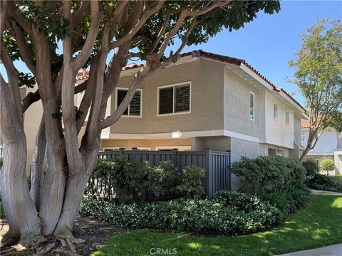 Photo of 220 Lemon Grove Grv, Irvine, CA 92618 (MLS # NP26085656)