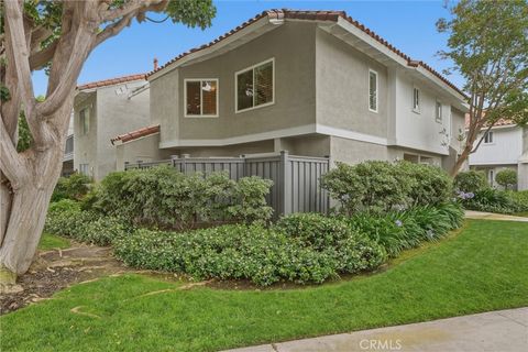 Photo of 220 Lemon Grove Grv, Irvine, CA 92618 (MLS # NP26085656)