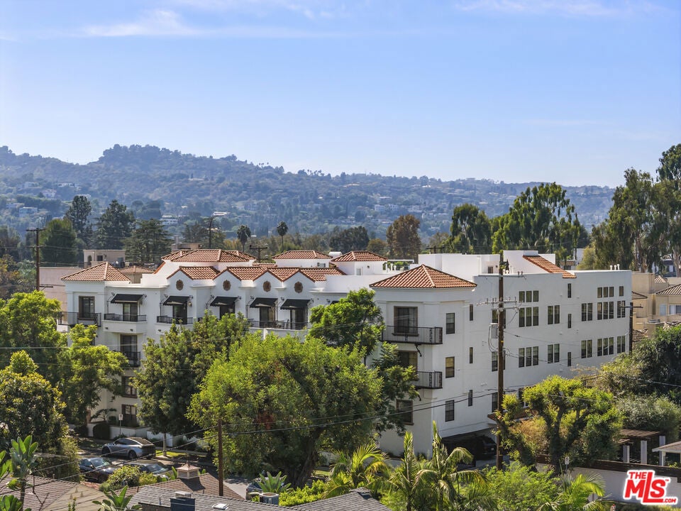 12603 Moorpark Street 306