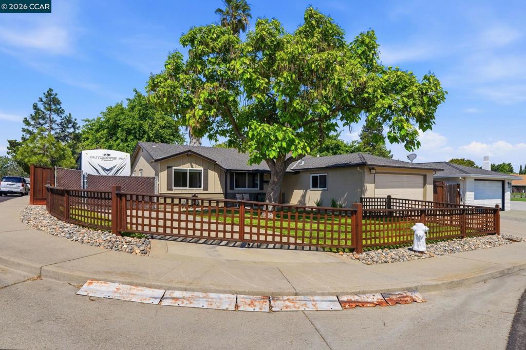 2103 Deerwood Dr.