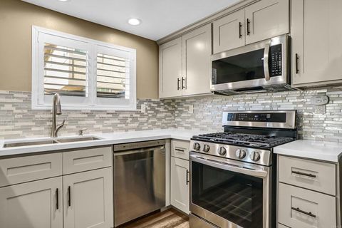 Tiny photo for 1887 Montgomery Avenue, Ventura, CA 93004 (MLS # NDP2602102)