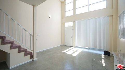 Photo of 922 W 23Rd Street #206, Los Angeles, CA 90007 (MLS # 26842129)