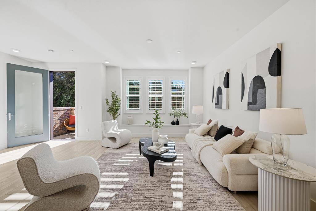 905 De Guigne Drive 2