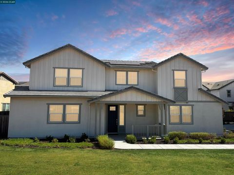 Photo of 5305 5305 Artisan Way Way, Fairfield, CA 94533 (MLS # 41124144)