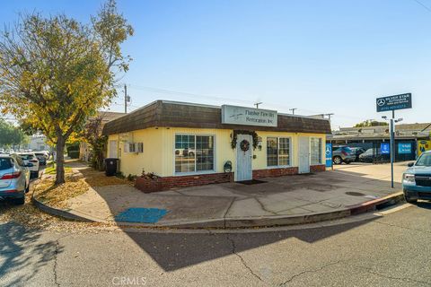 Photo of 2200 W Burbank Boulevard, Burbank, CA 91506 (MLS # SB25278504)