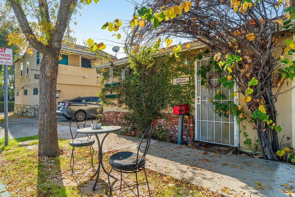 2200 W Burbank Boulevard