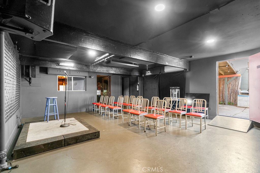 2200 W Burbank Boulevard