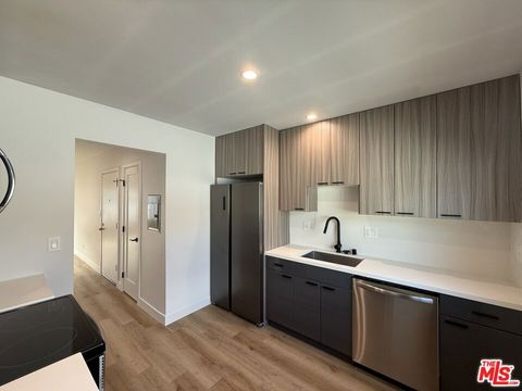 Photo of 3660 Watseka Avenue #2, Los Angeles, CA 90034 (MLS # 25631169)