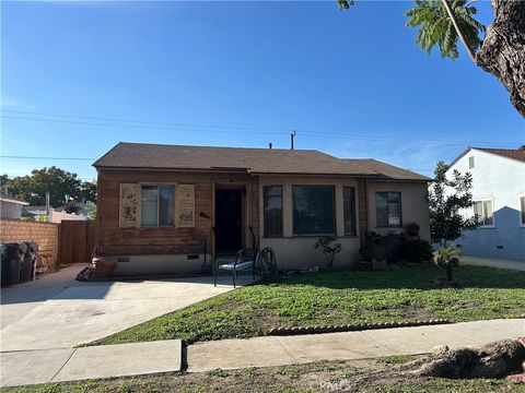 Photo of 3513 Shipway Ave, Long Beach, CA 90808 (MLS # CV25270399)