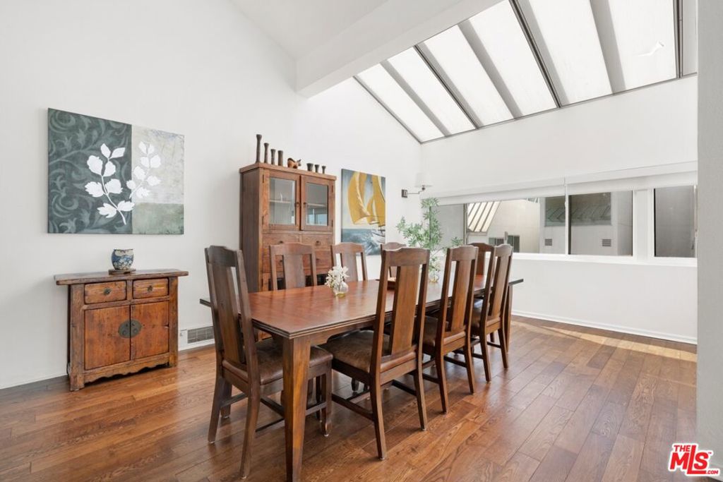 18 Union Jack Street 301