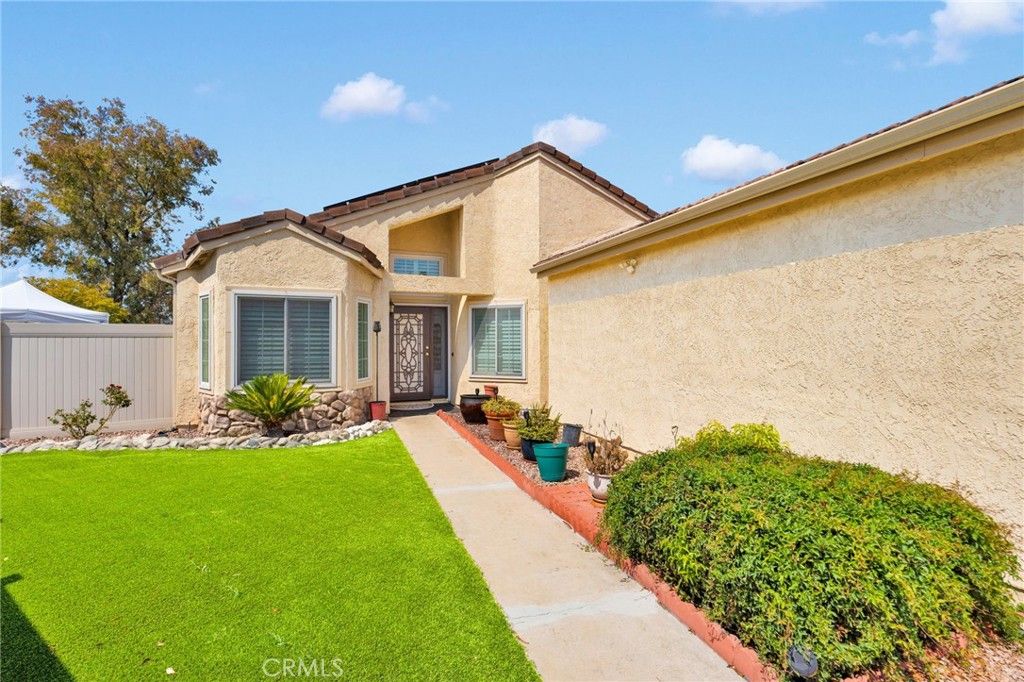 Photo of 28911 Willow Creek Ln, Highland, CA 92346 (MLS # IV25245764)