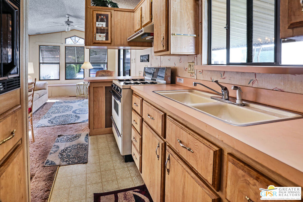 Sungate - Manufactured In Park