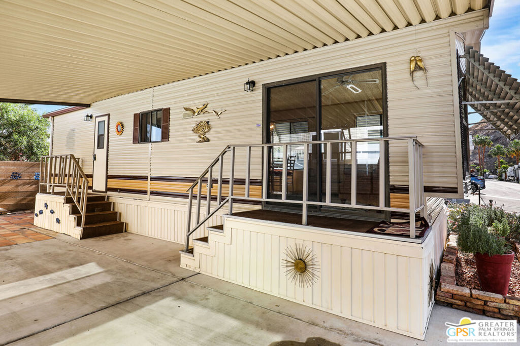 Sungate - Manufactured In Park