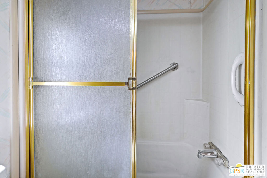 Sungate - Manufactured In Park